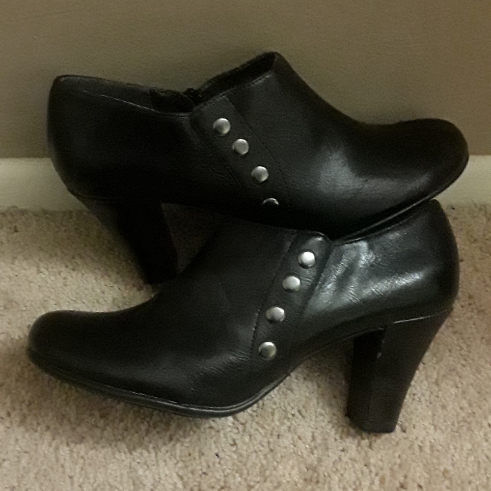 Aerosoles Black Ankle Shoes, EUC, Sz 9 - Picture 3 of 8